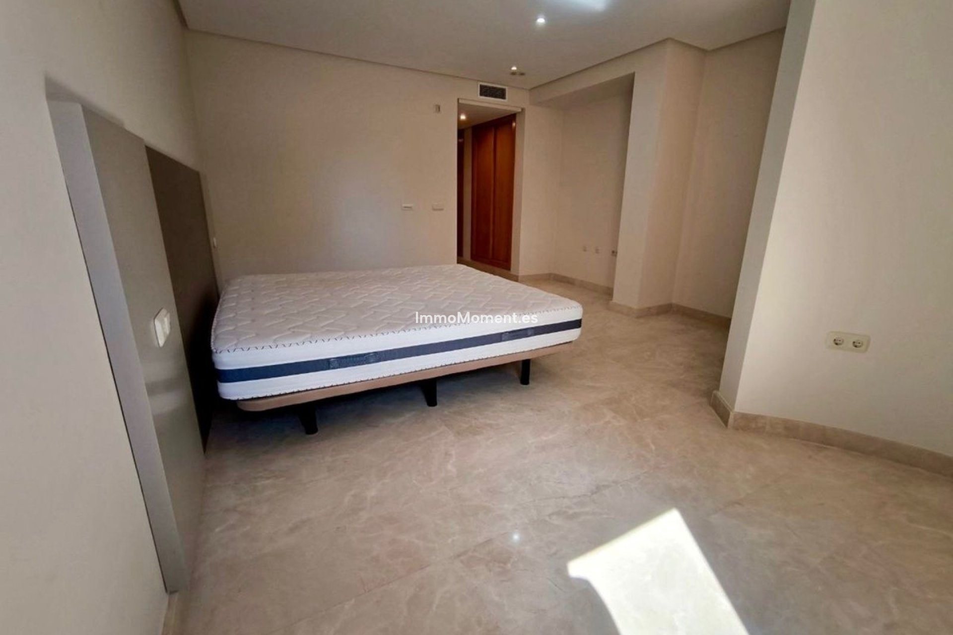 Resale - Apartment - Marbella - Puerto Banús