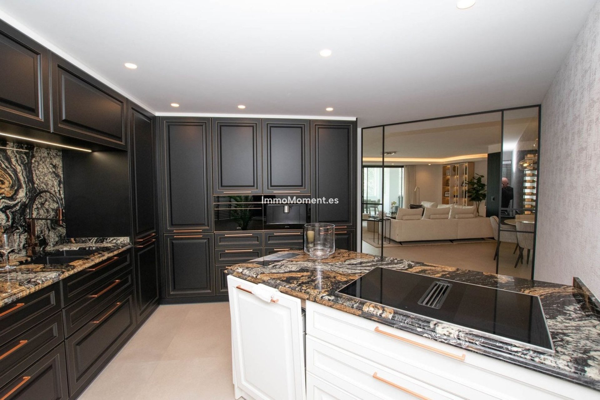 Resale - Apartment - Marbella - Puerto Banús