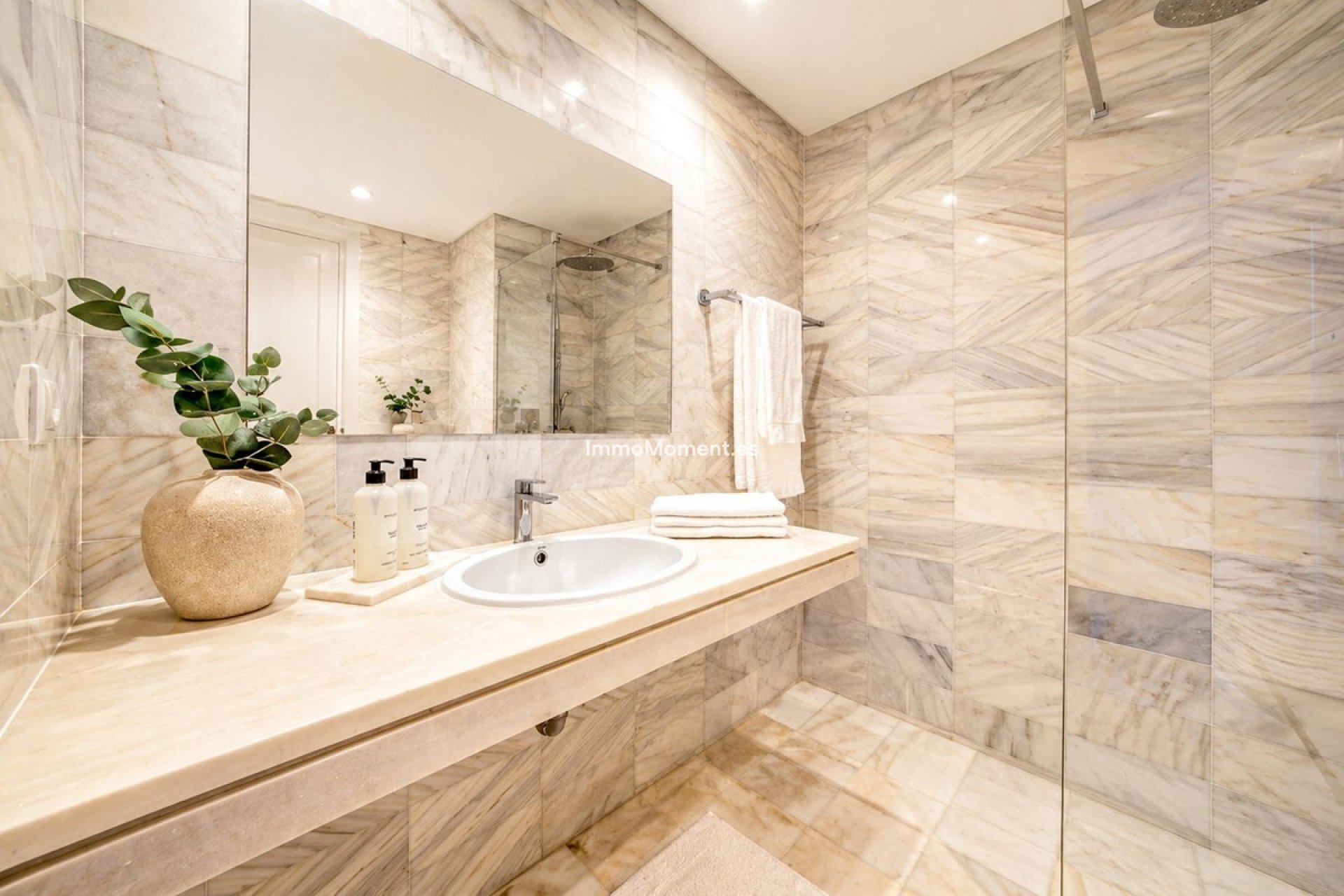 Resale - Apartment - Marbella - Puerto Banús