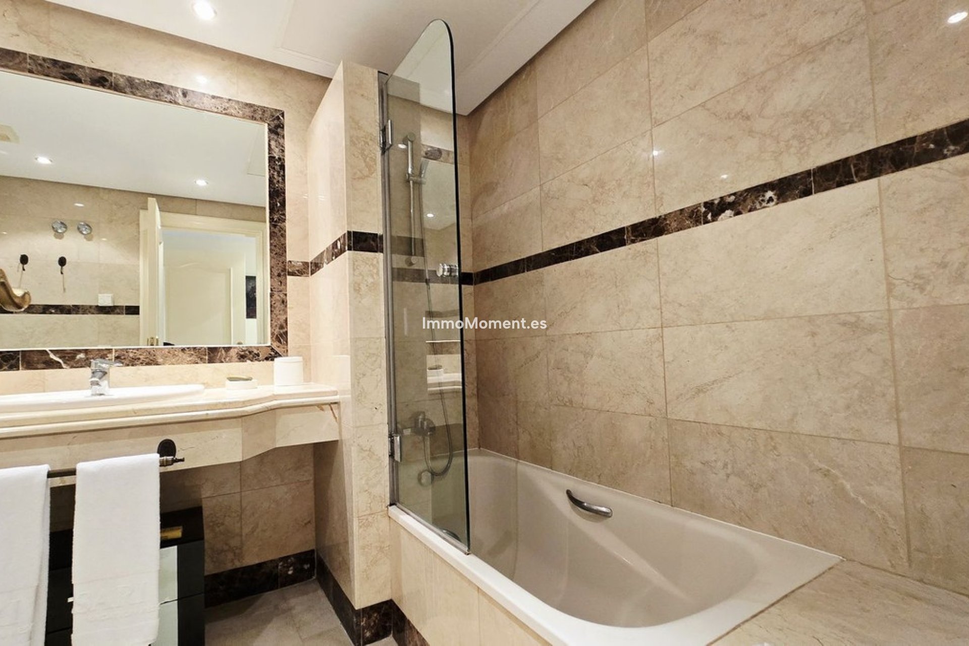 Resale - Apartment - Marbella - Puerto Banús