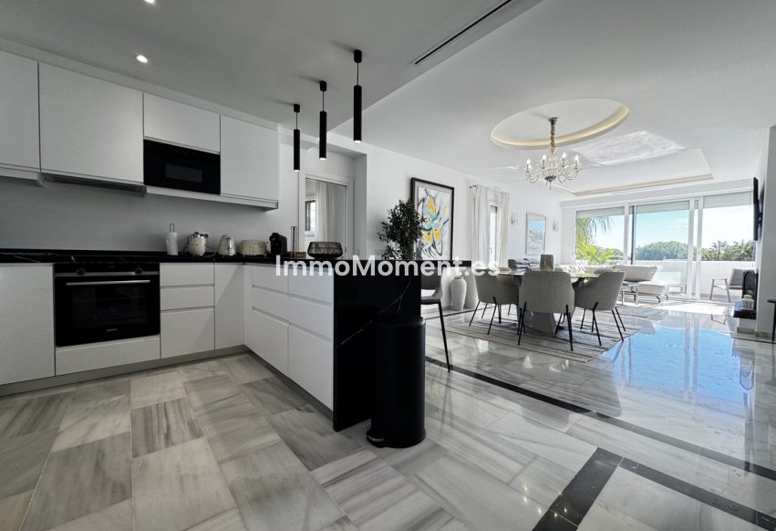 Resale - Apartment - Marbella - Puerto Banús