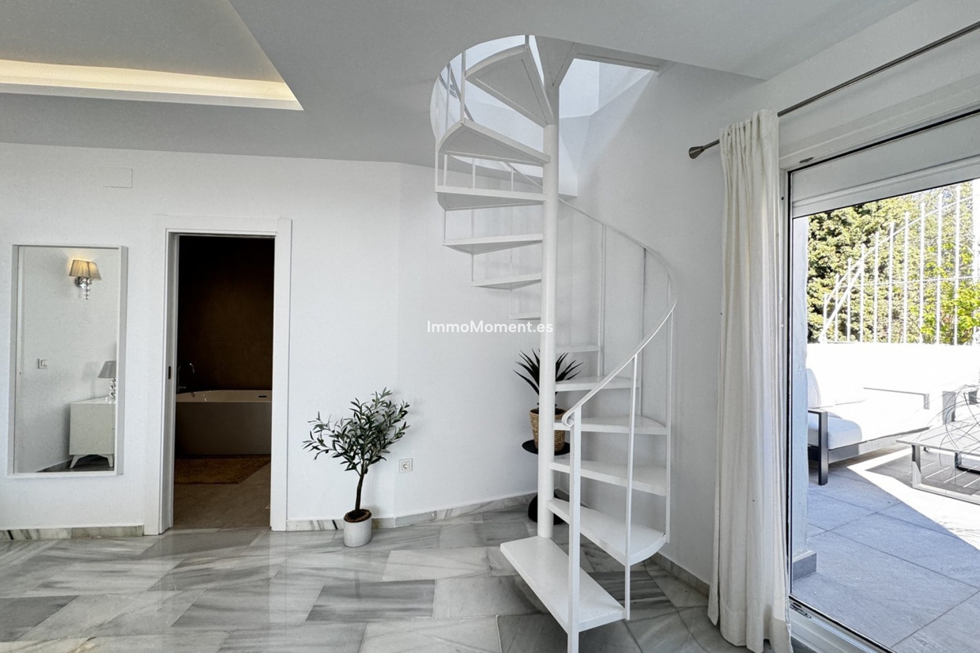 Resale - Apartment - Marbella - Puerto Banús