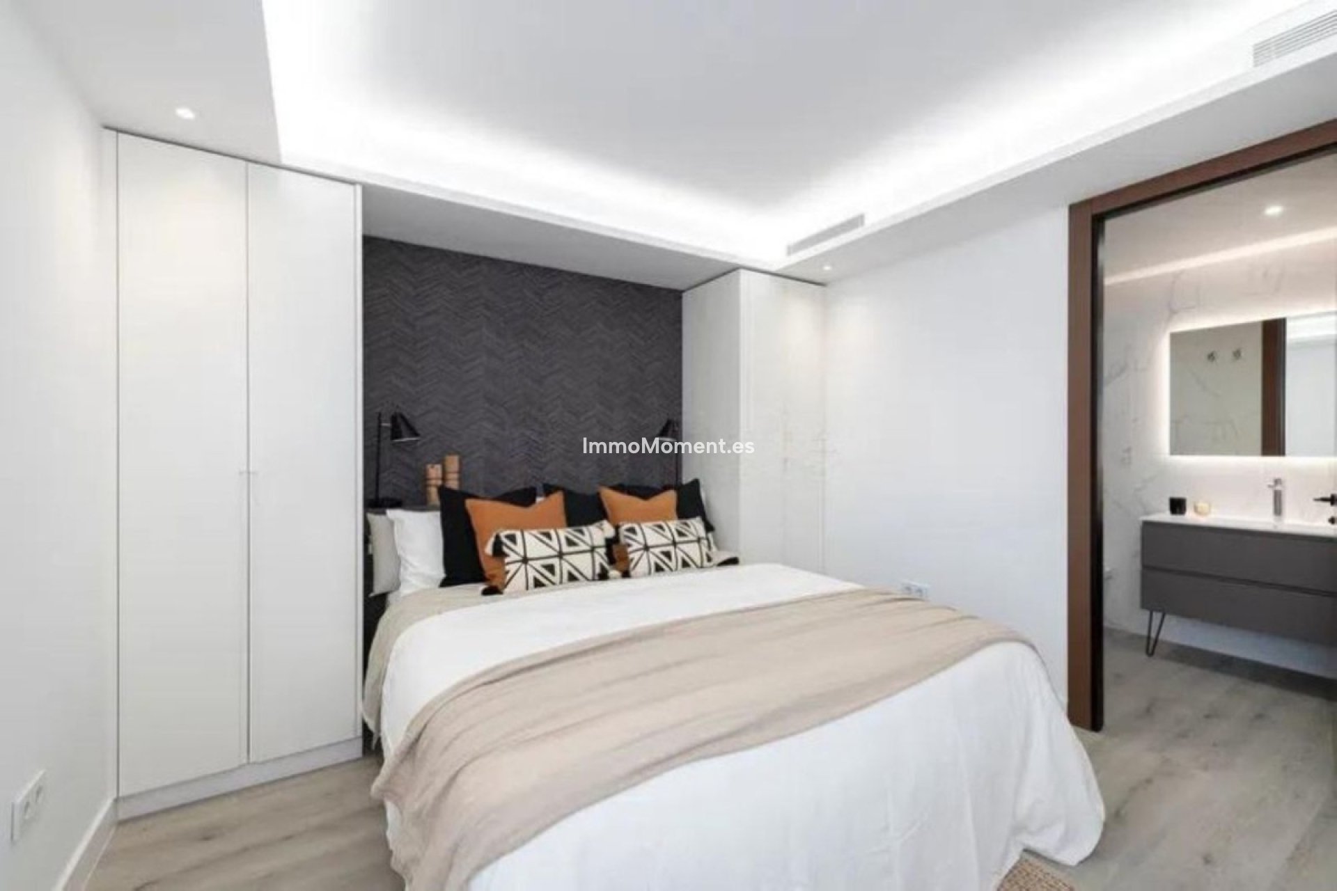 Resale - Apartment - Marbella - Puerto Banús