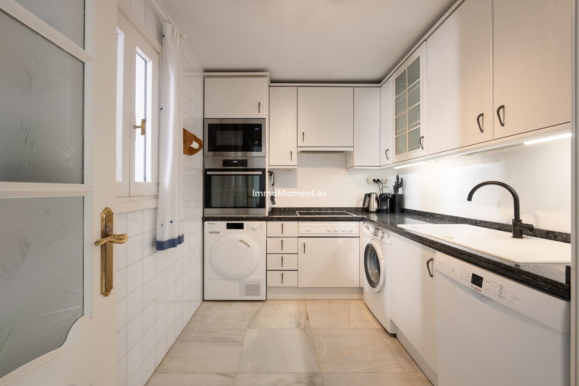 Resale - Apartment - Marbella - Puerto Banús