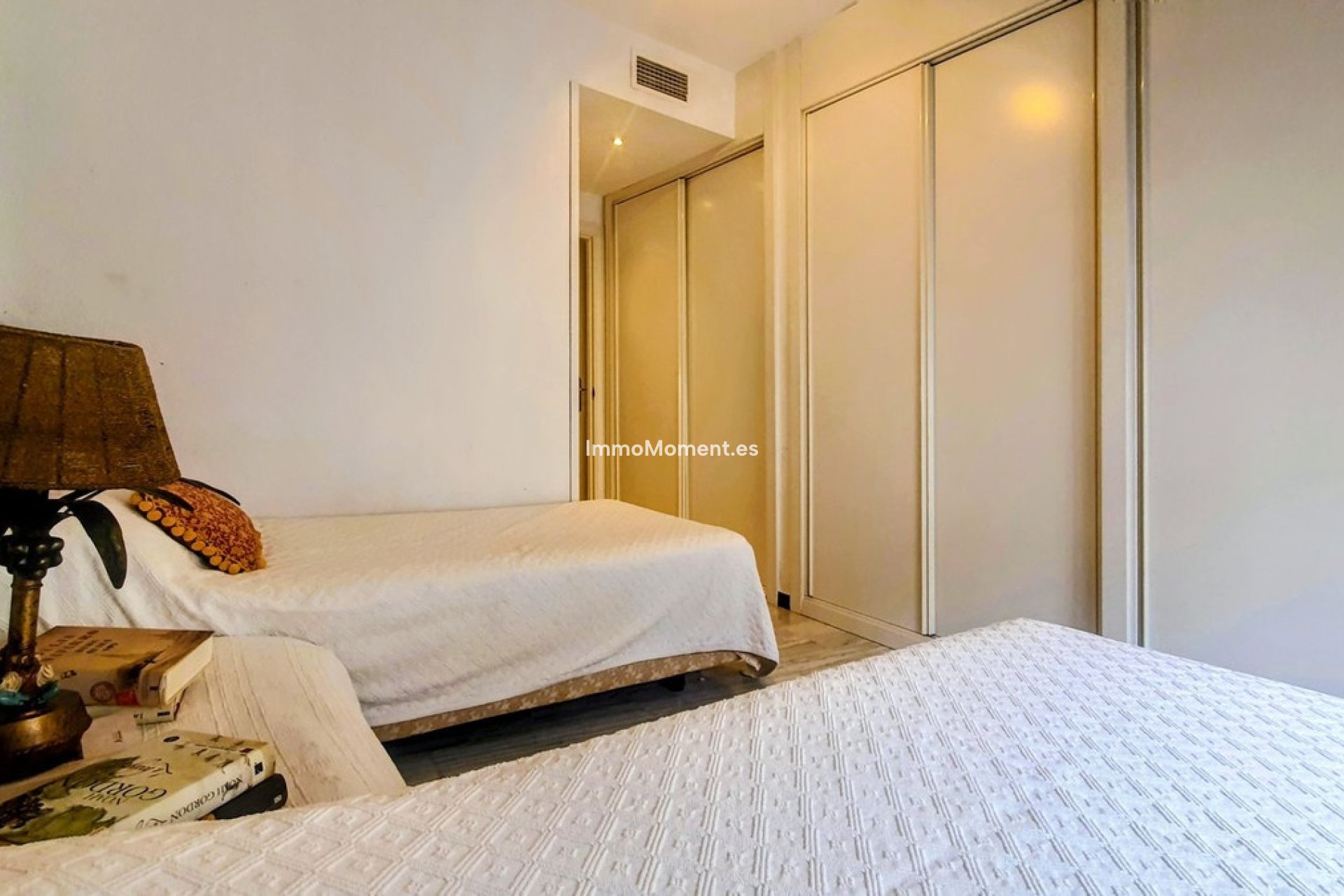 Resale - Apartment - Marbella - Puerto Banús