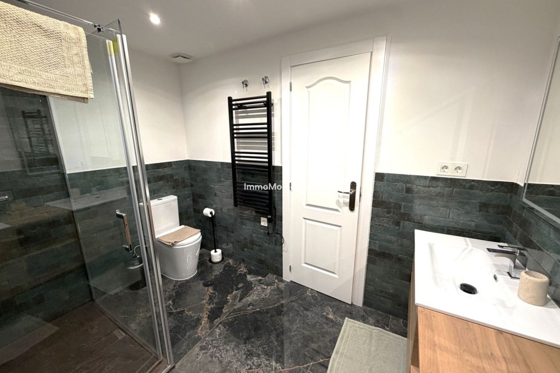 Resale - Apartment - Puerto Banús