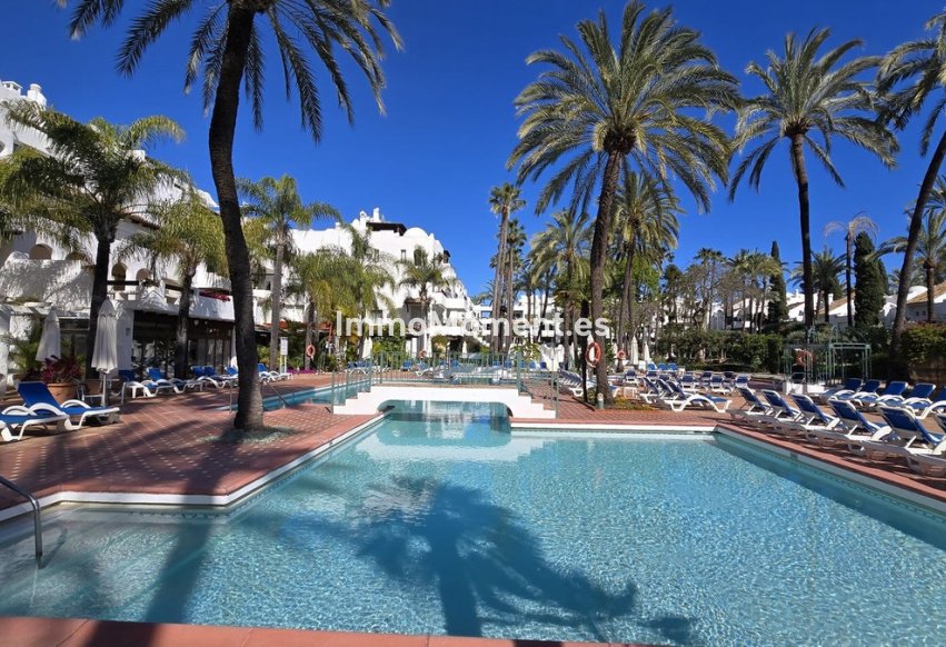 Resale - Apartment - Puerto Banús