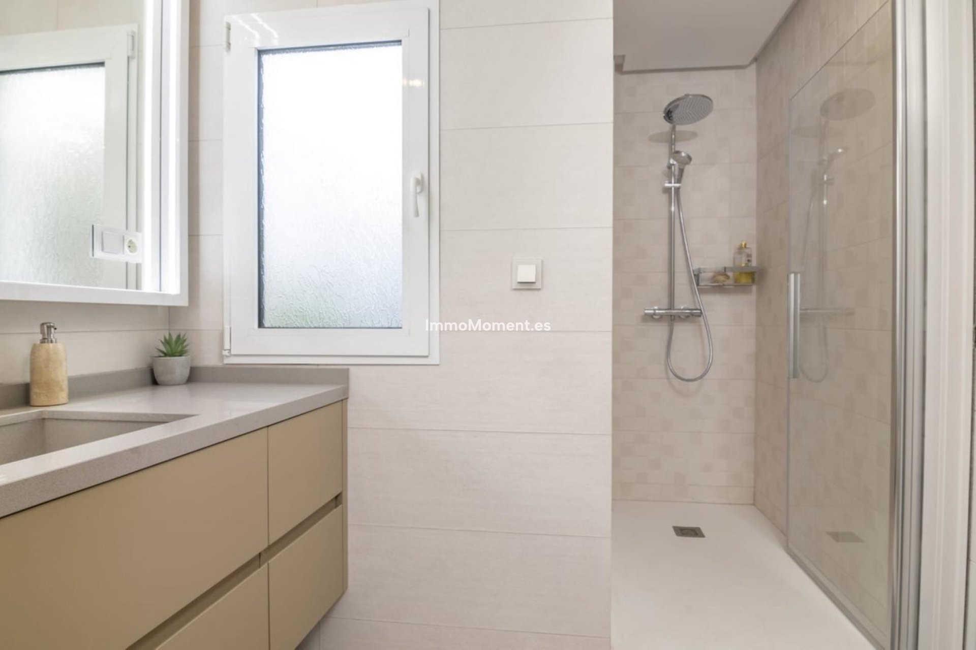 Resale - Apartment - Puerto Banús