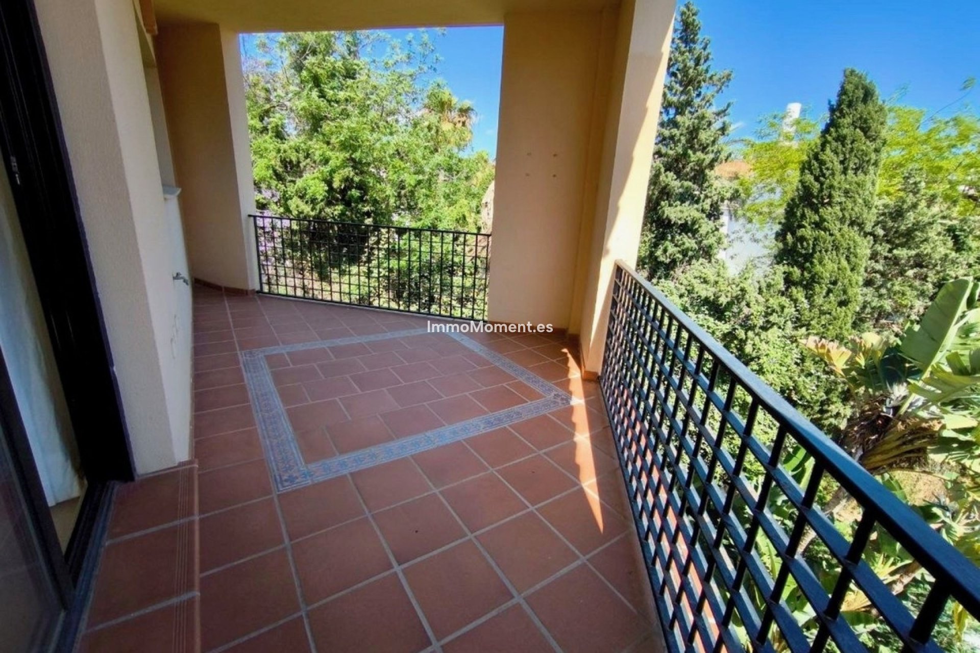 Resale - Apartment - Puerto Banús