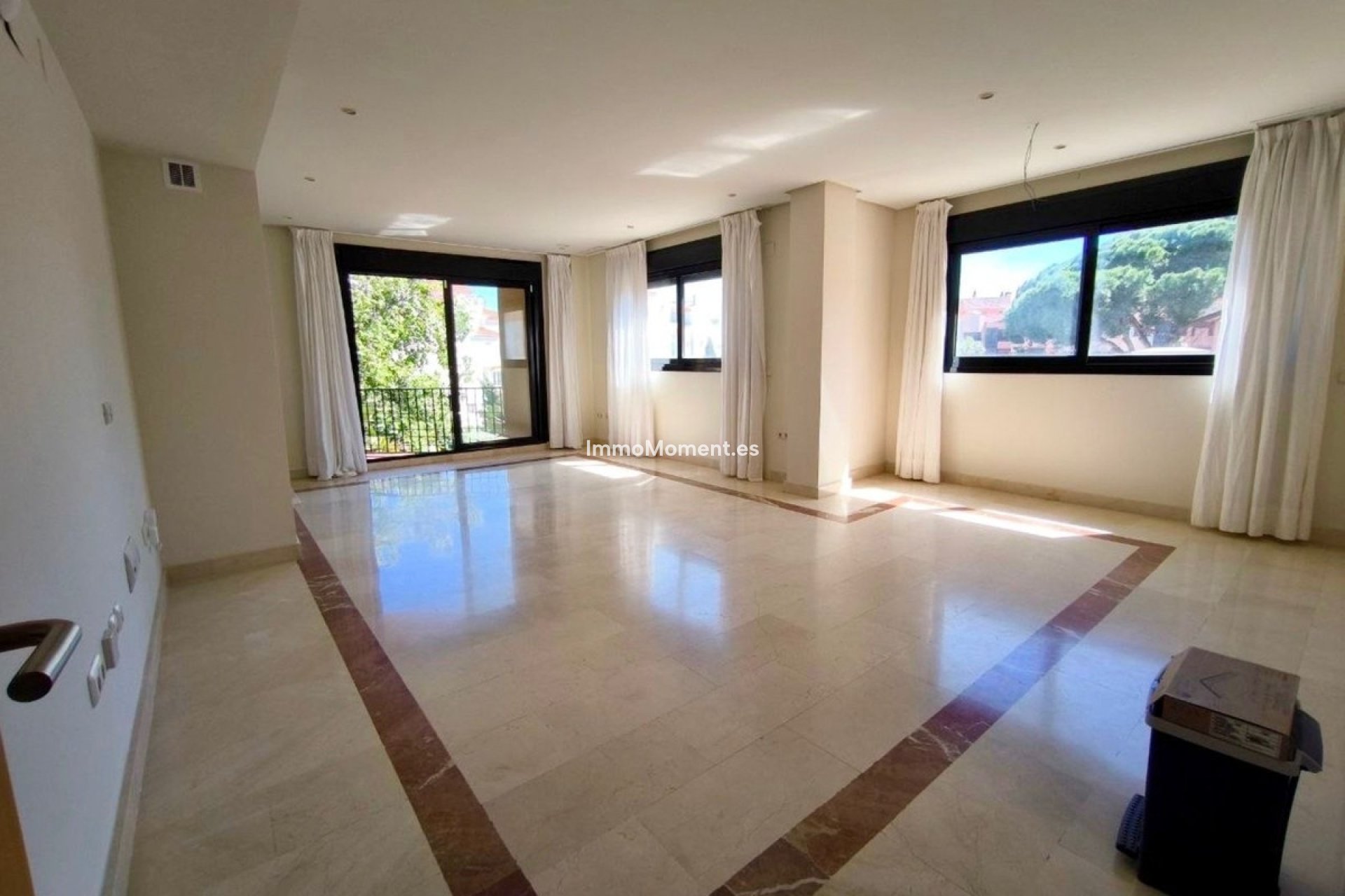 Resale - Apartment - Puerto Banús