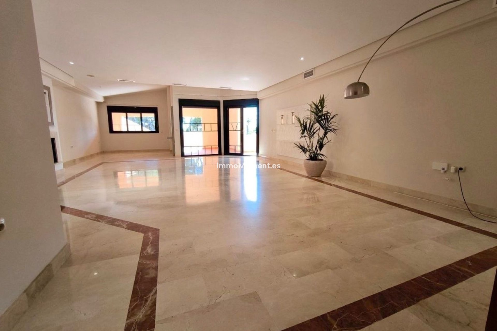 Resale - Apartment - Puerto Banús