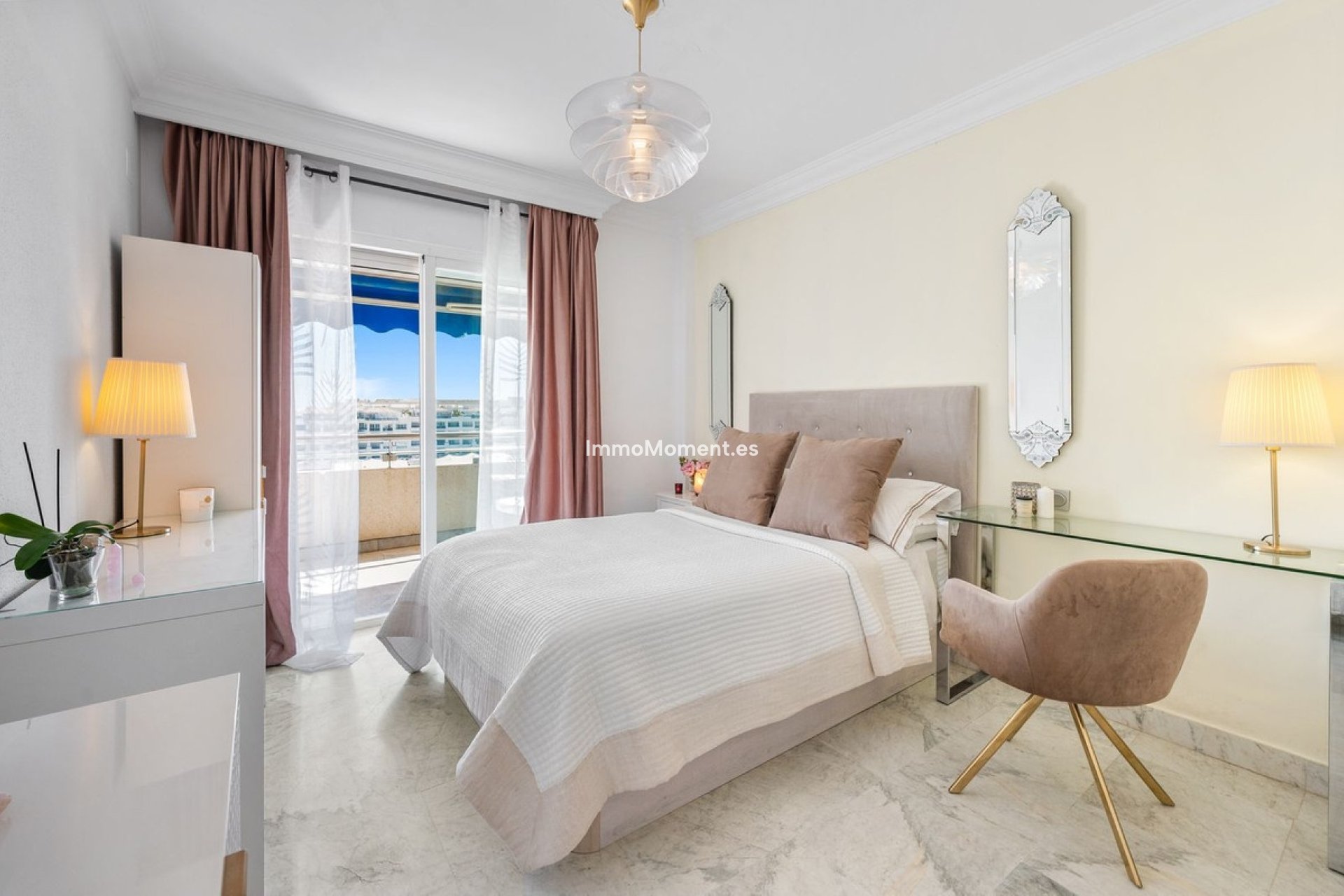 Resale - Apartment - Puerto Banús