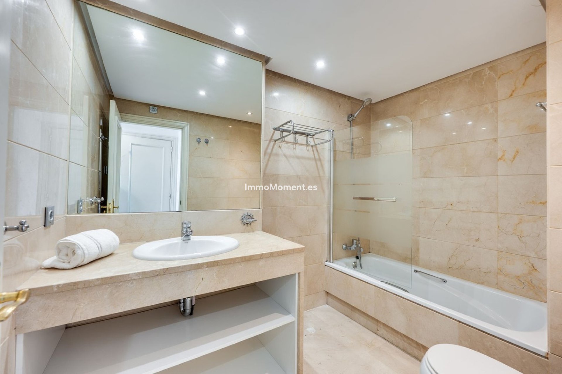 Resale - Apartment - Puerto Banús
