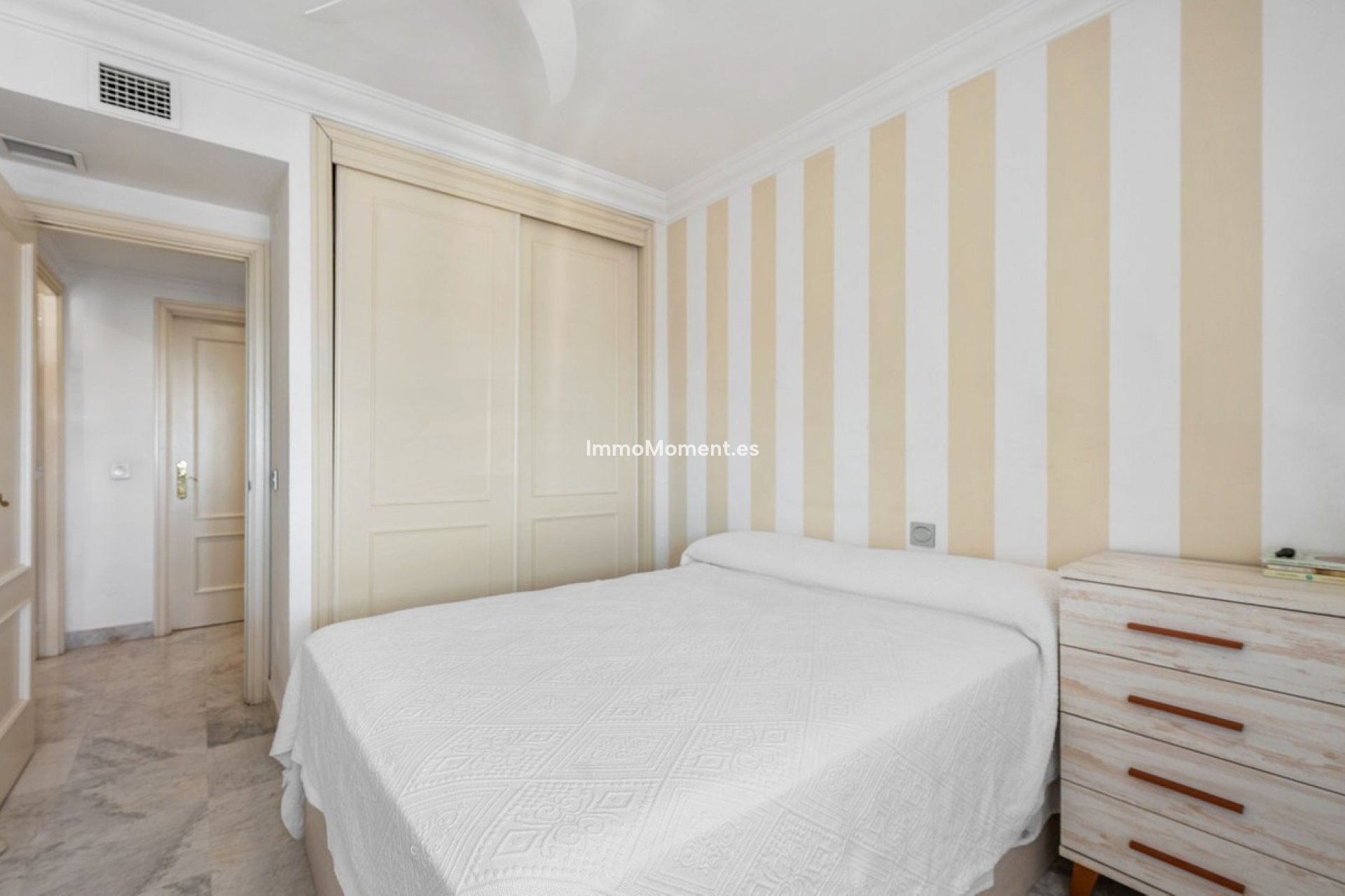 Resale - Apartment - Puerto Banús