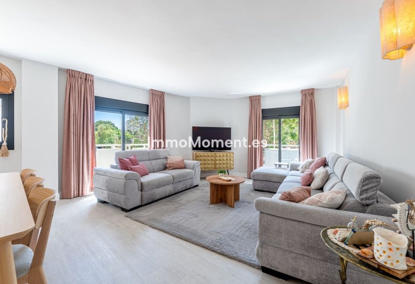 Resale - Apartment - Torremolinos - La Carihuela
