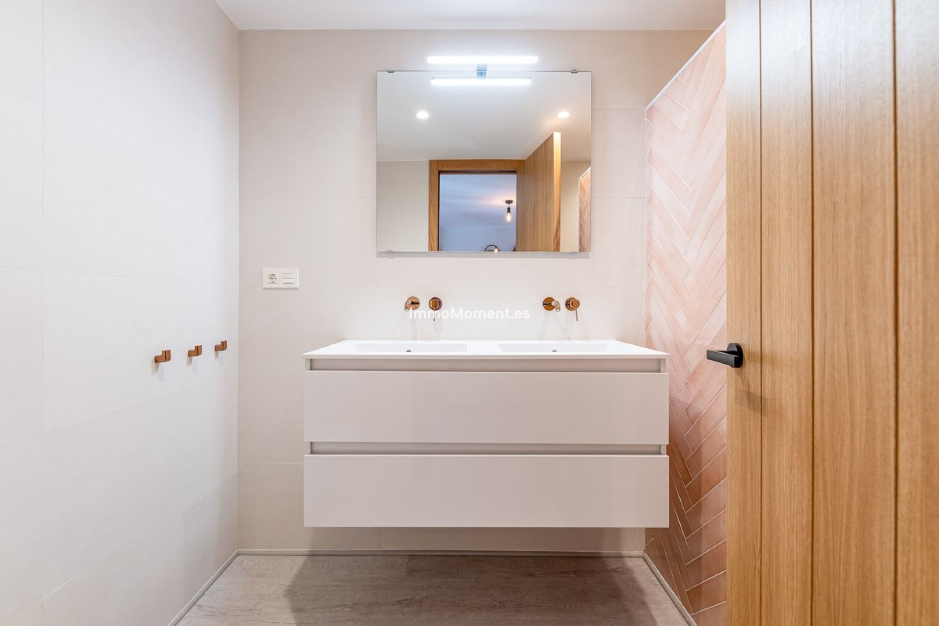 Resale - Apartment - Torremolinos - La Carihuela