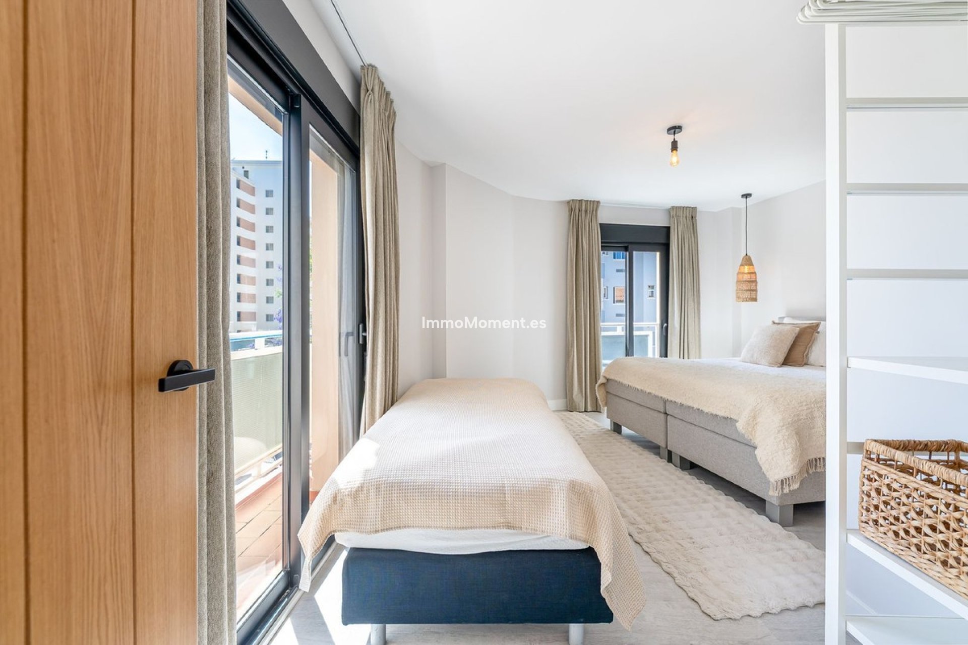 Resale - Apartment - Torremolinos - La Carihuela