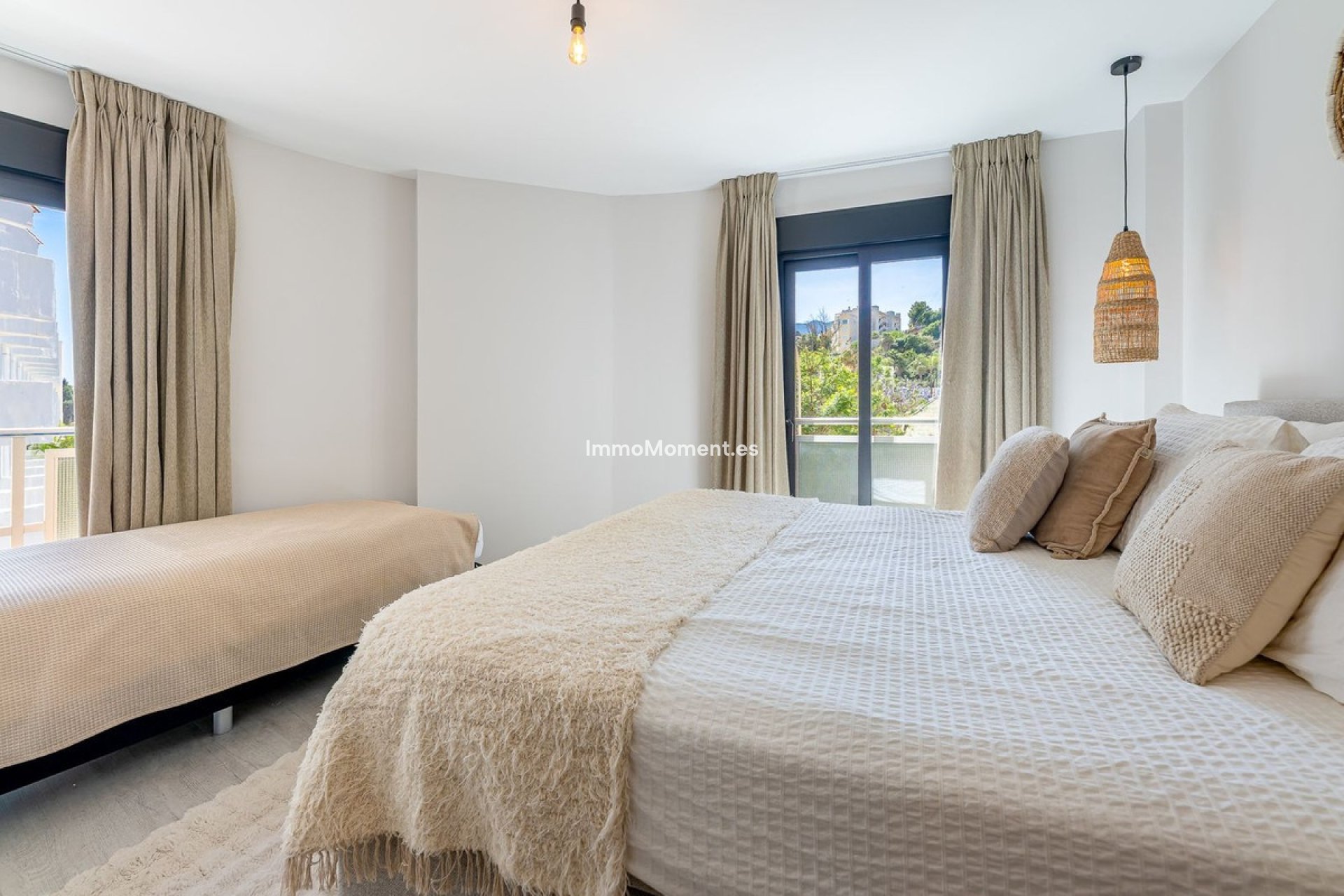 Resale - Apartment - Torremolinos - La Carihuela