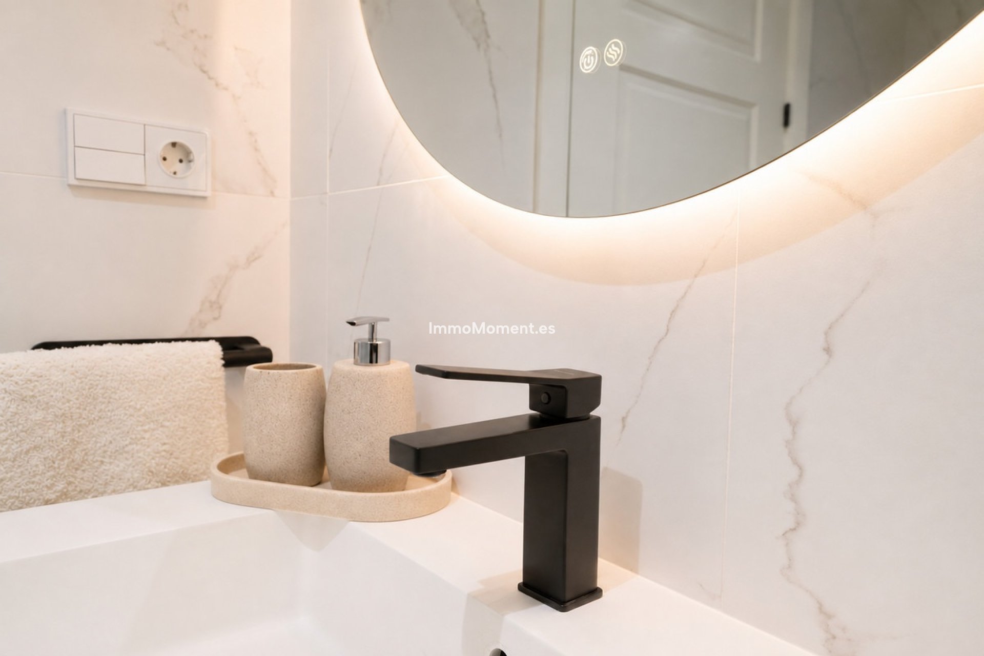 Resale - Apartment - Torremolinos - La Carihuela
