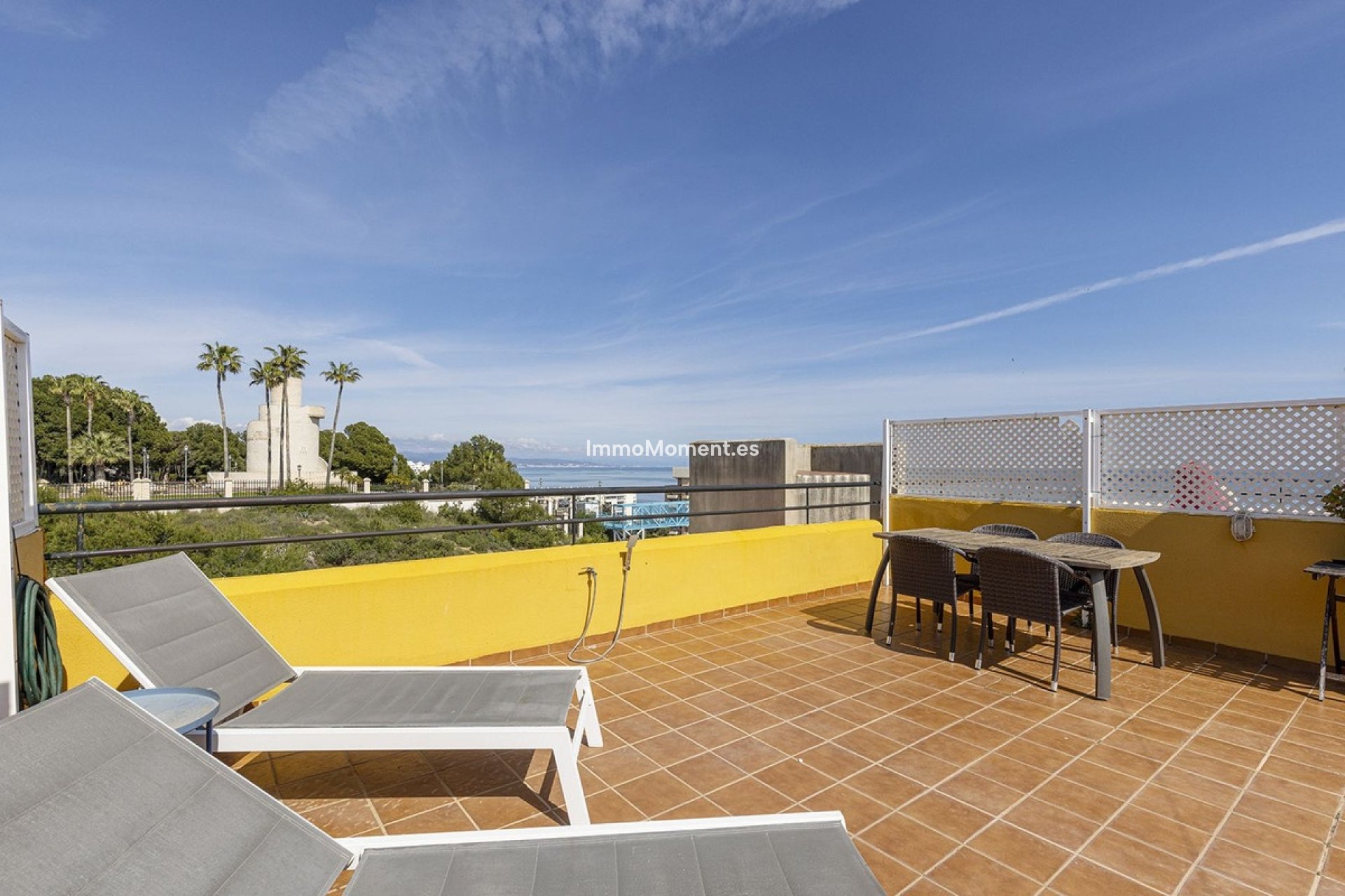 Resale - Apartment - Torremolinos - La Carihuela