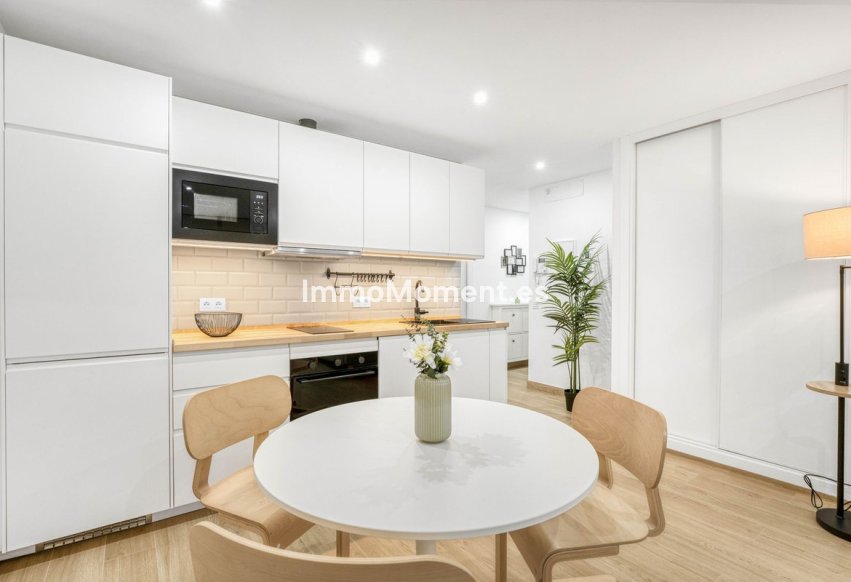 Resale - Apartment - Torremolinos - La Carihuela