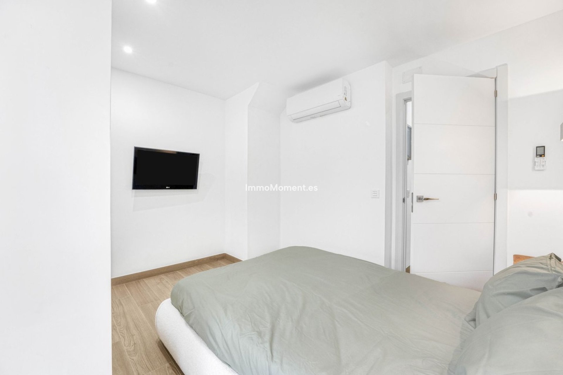 Resale - Apartment - Torremolinos - La Carihuela