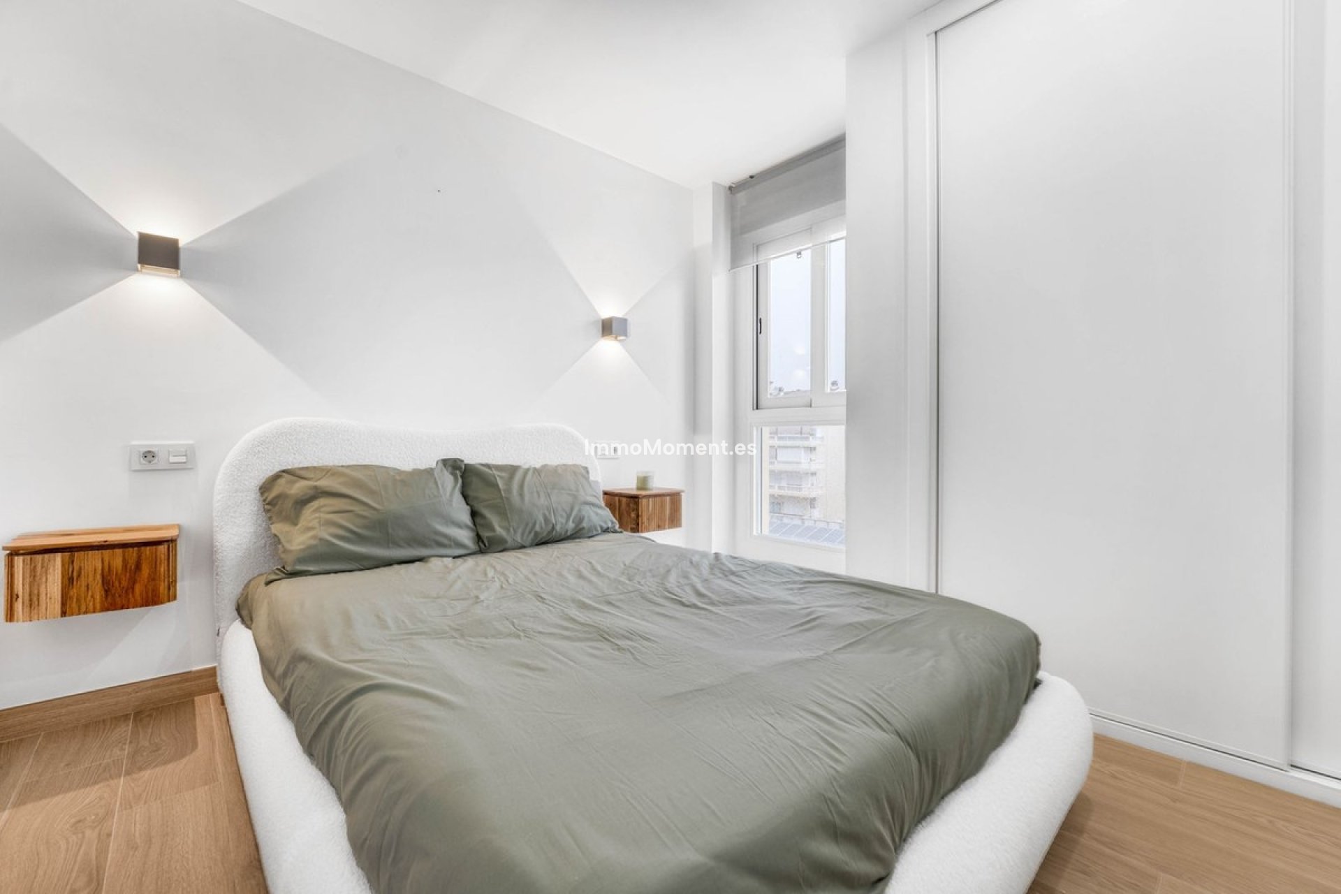 Resale - Apartment - Torremolinos - La Carihuela