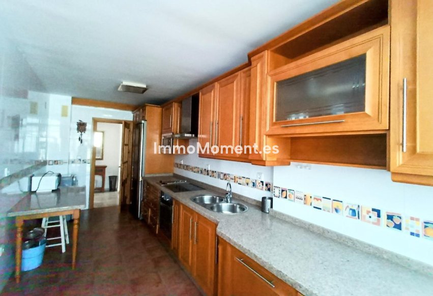 Resale - Apartment - Torremolinos - La Carihuela