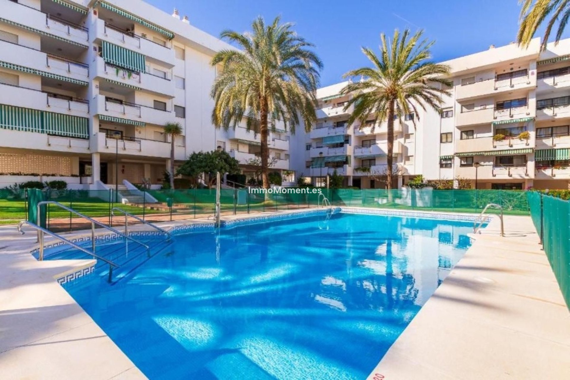 Resale - Apartment - Torremolinos - La Carihuela