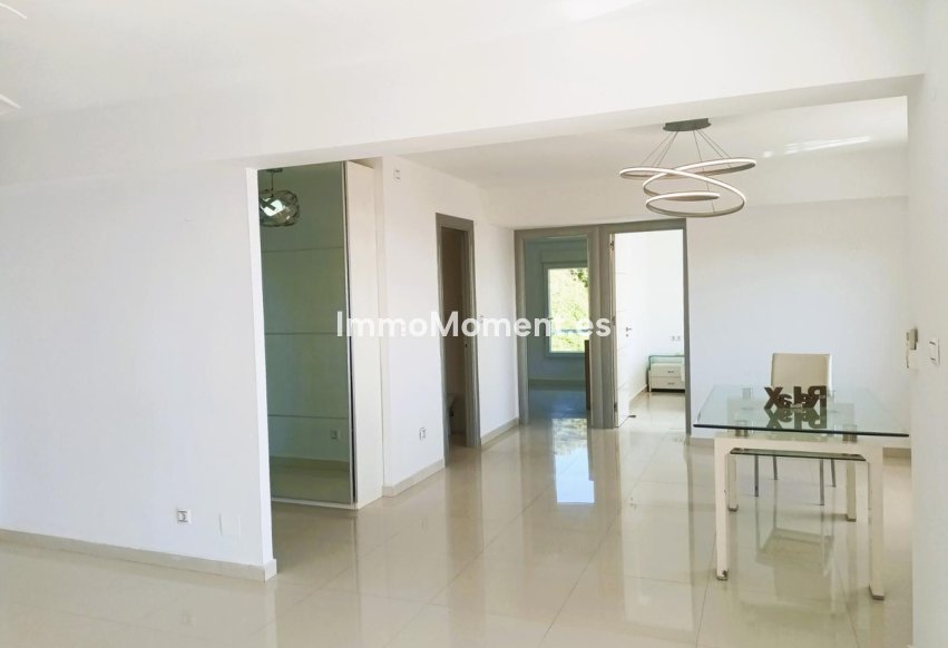 Resale - Apartment - Torremolinos - La Carihuela