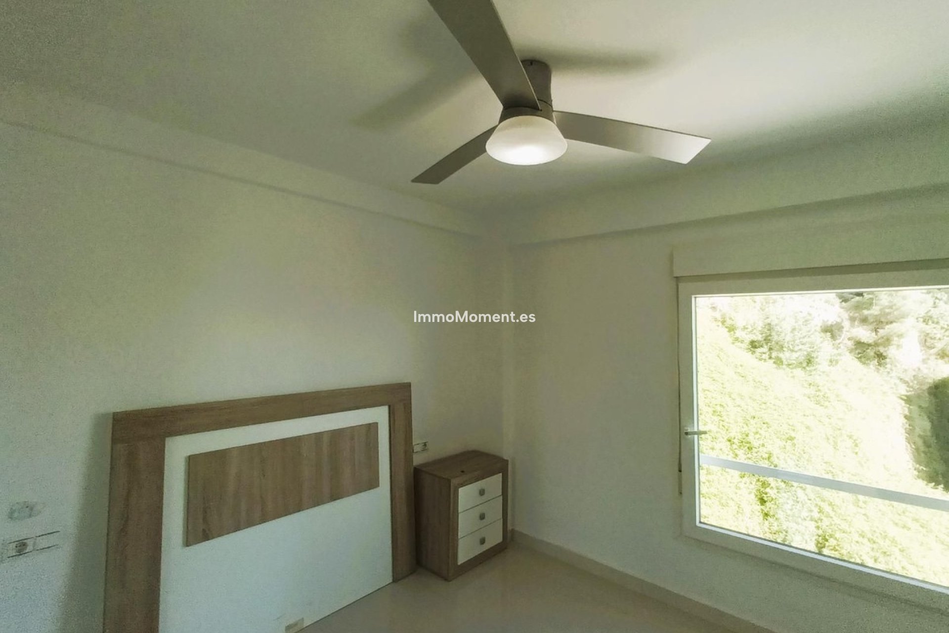 Resale - Apartment - Torremolinos - La Carihuela