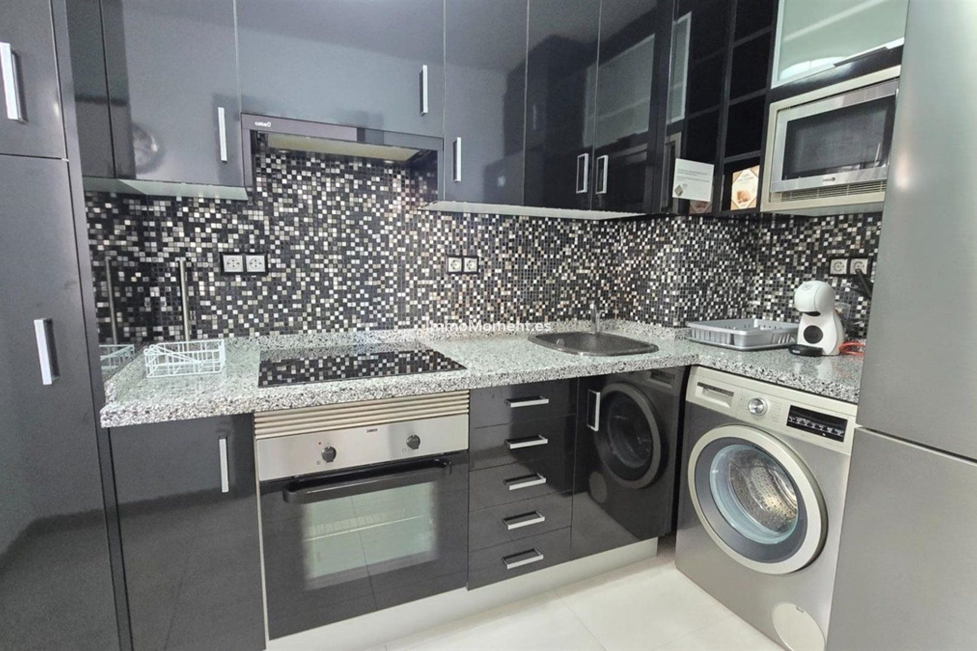 Resale - Apartment - Torremolinos - La Carihuela