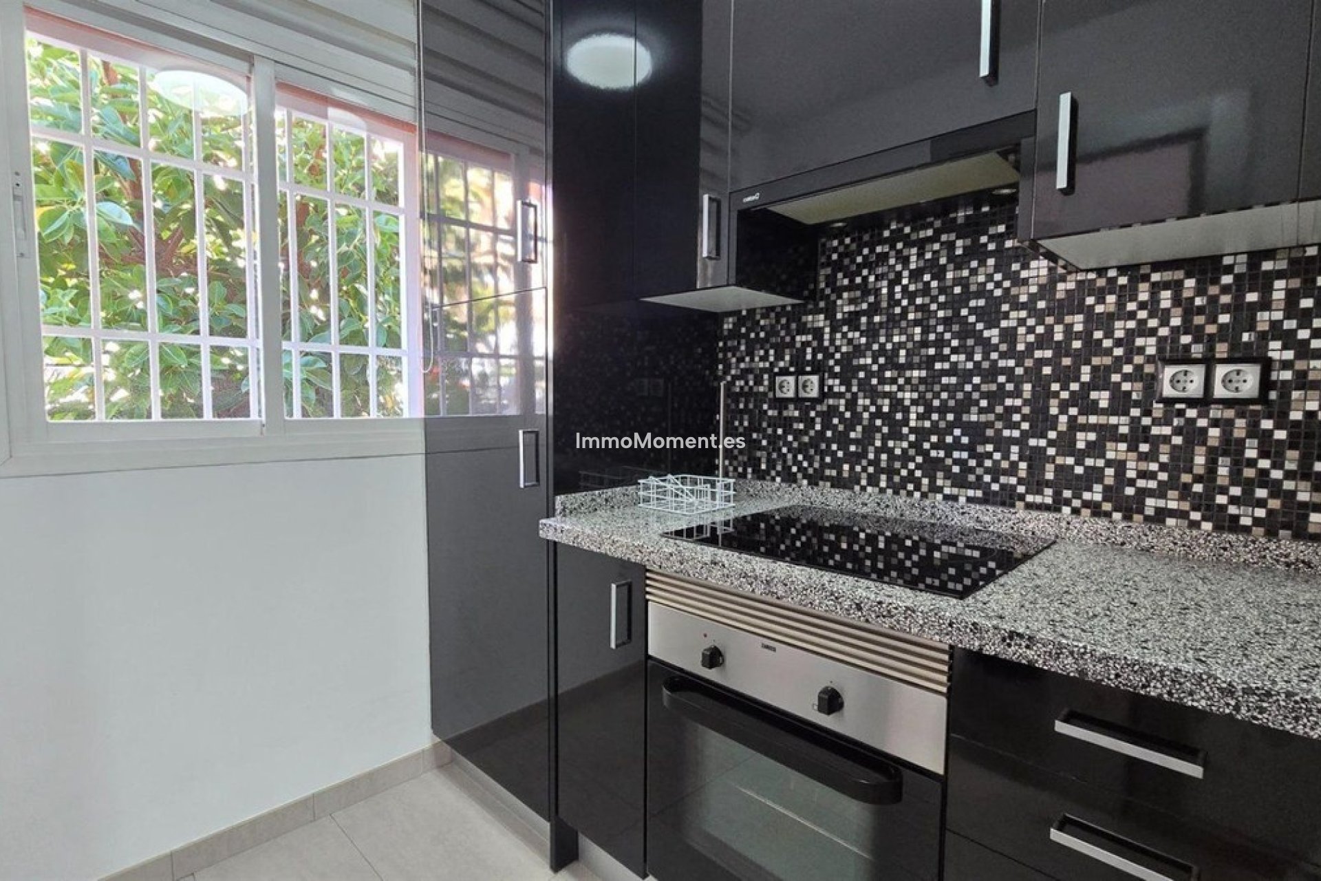 Resale - Apartment - Torremolinos - La Carihuela