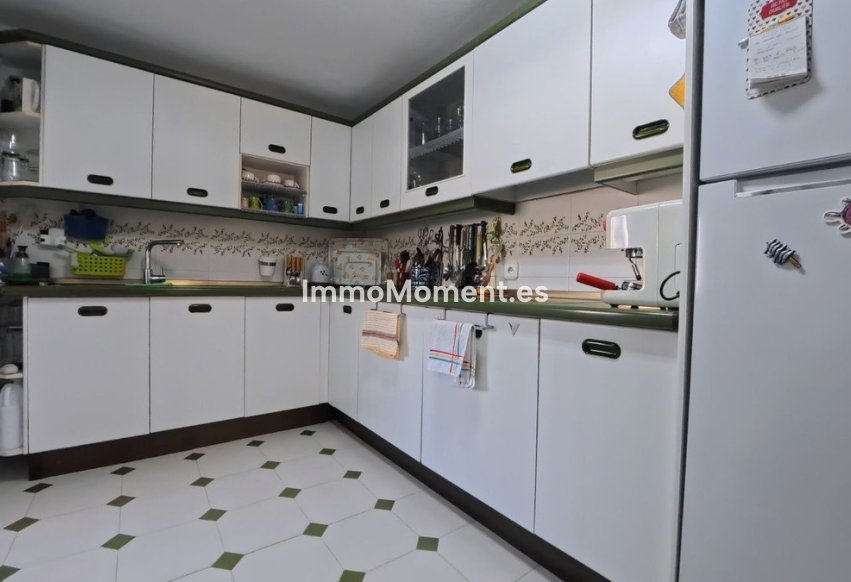 Resale - Apartment - Torremolinos - La Carihuela
