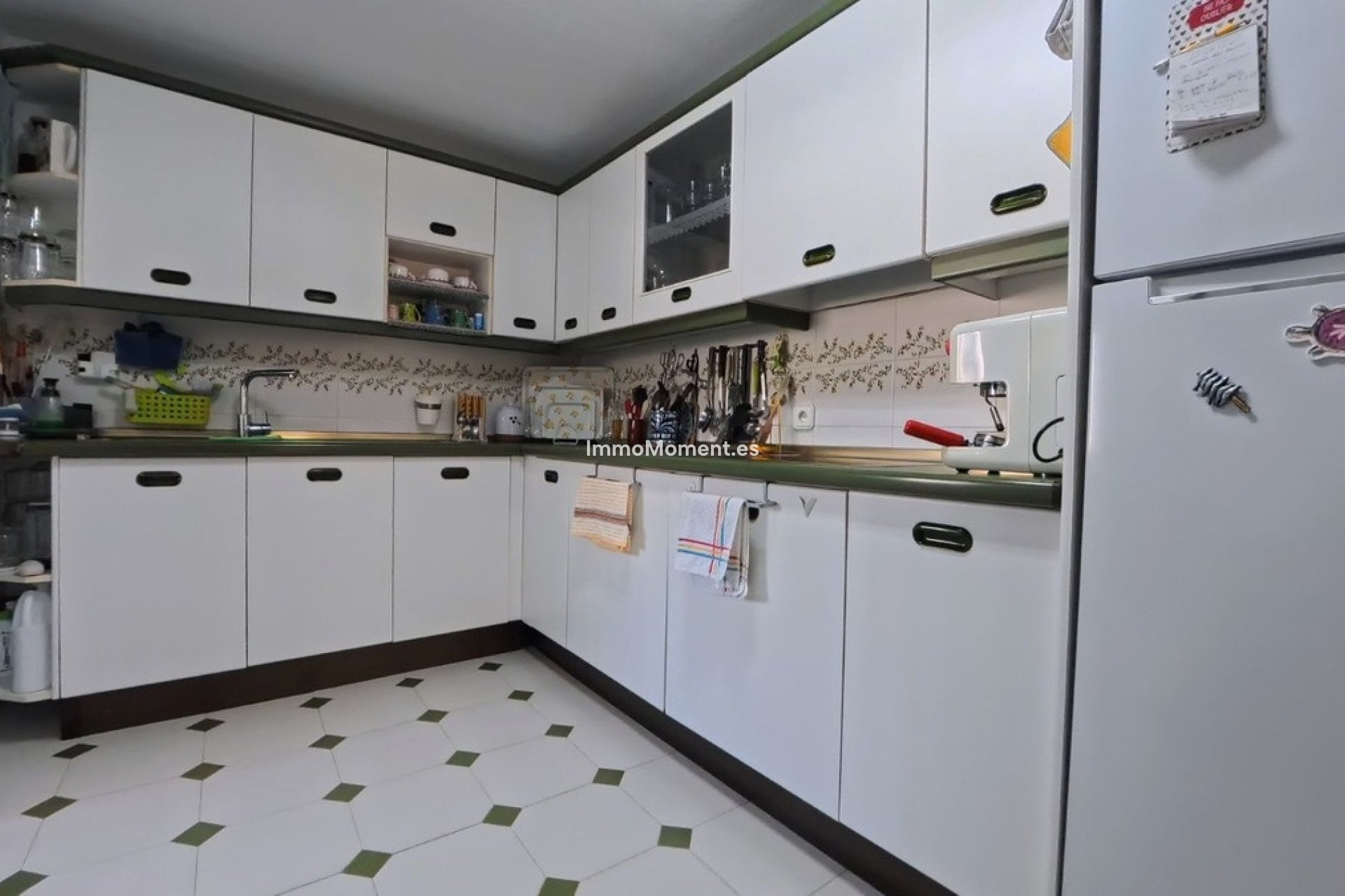 Resale - Apartment - Torremolinos - La Carihuela