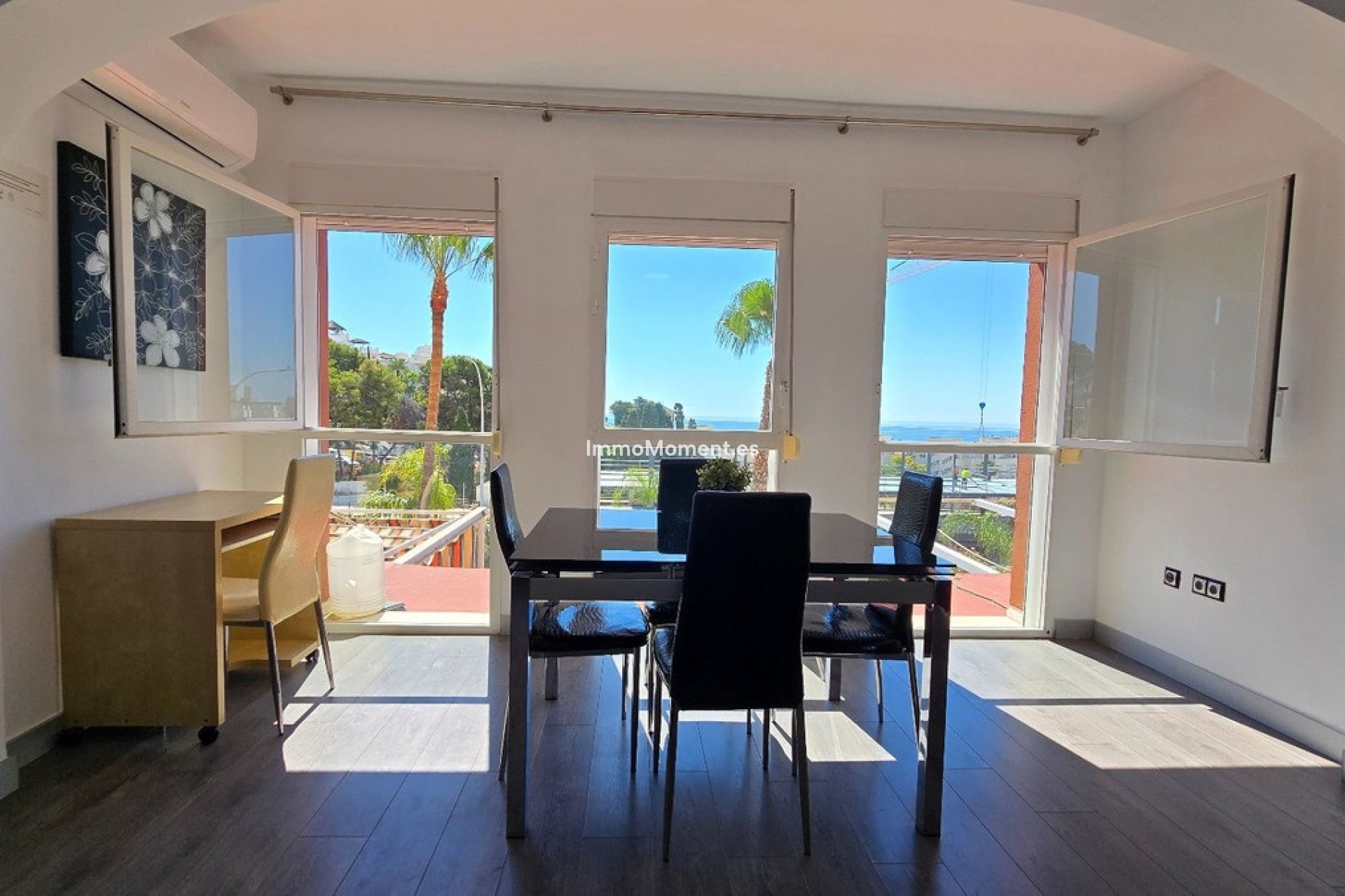Resale - Apartment - Torremolinos - La Carihuela