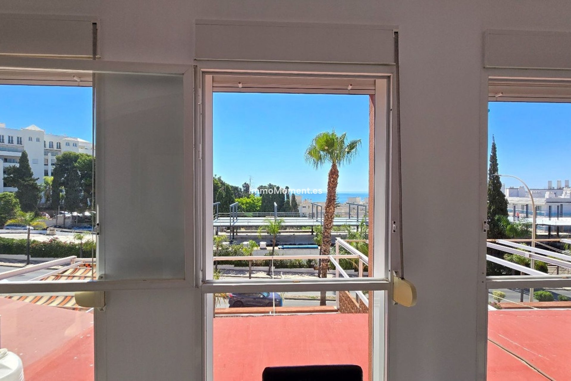 Resale - Apartment - Torremolinos - La Carihuela