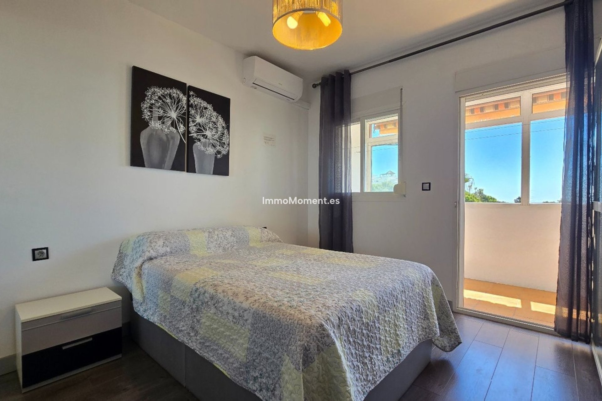 Resale - Apartment - Torremolinos - La Carihuela