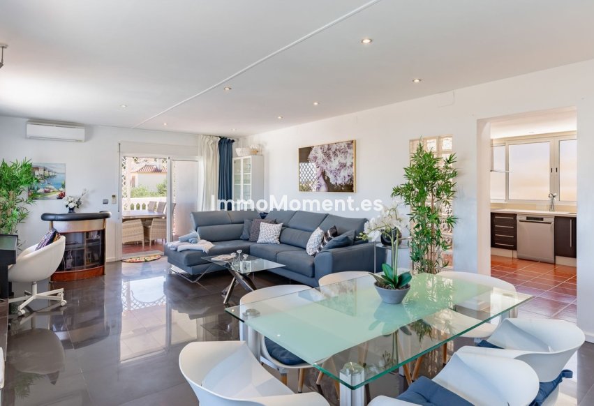 Resale - Apartment - Torremolinos - La Carihuela
