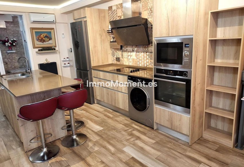 Resale - Apartment - Torremolinos - La Carihuela