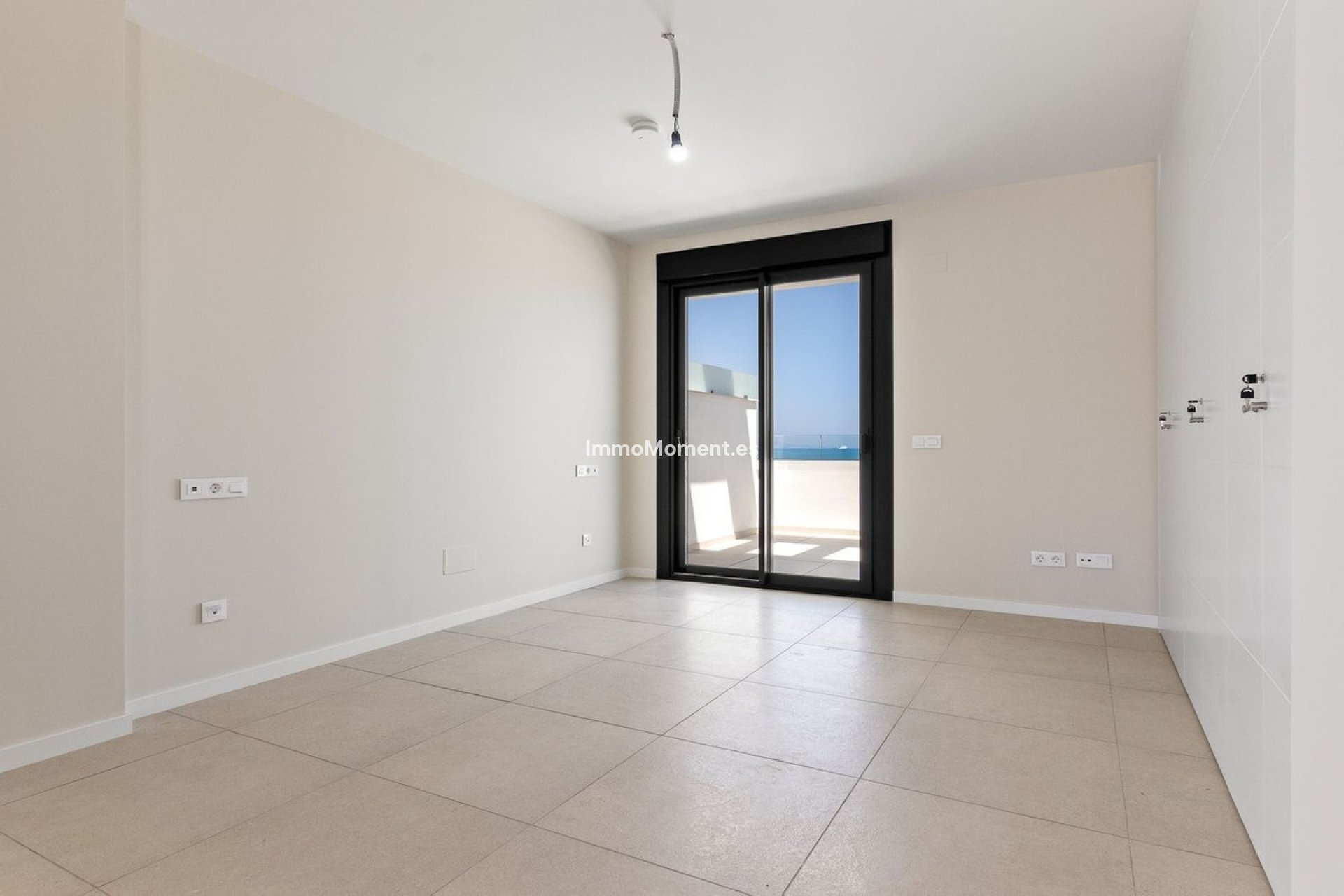 Resale - Apartment - Torremolinos - Playamar