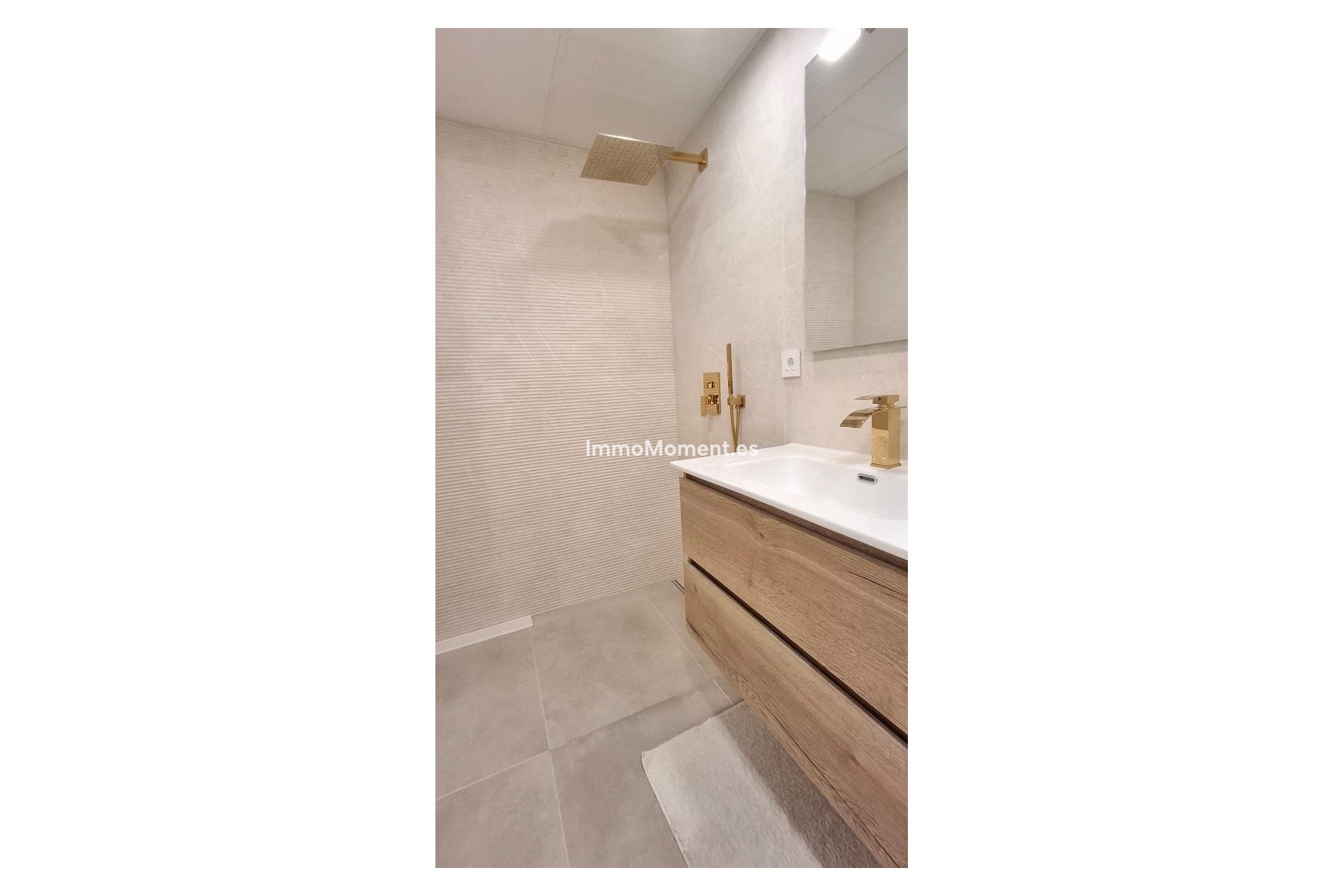 Resale - Apartment - Torrevieja - Torrevieja Centro