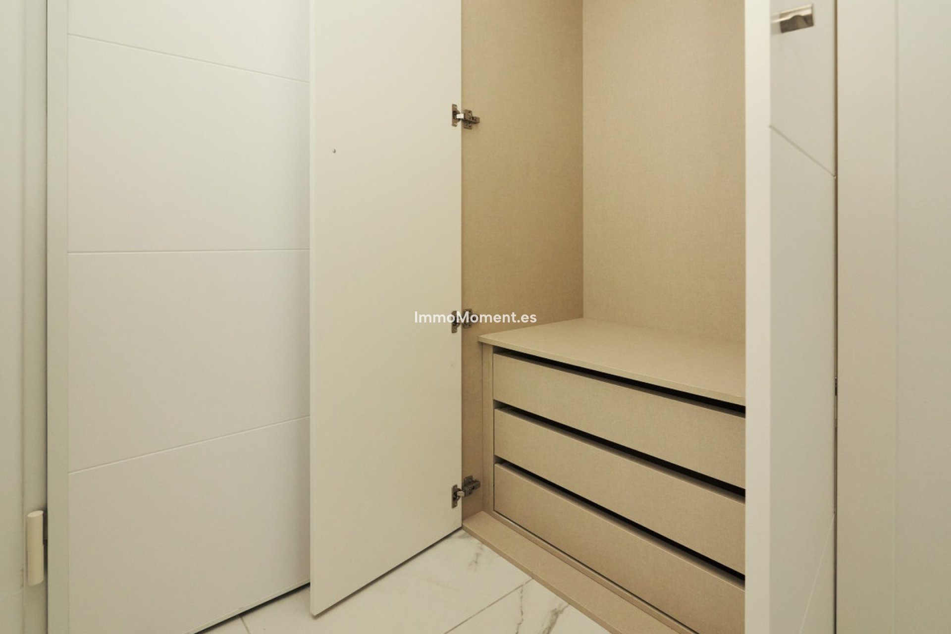 Resale - Apartment - Torrevieja - Torrevieja Centro