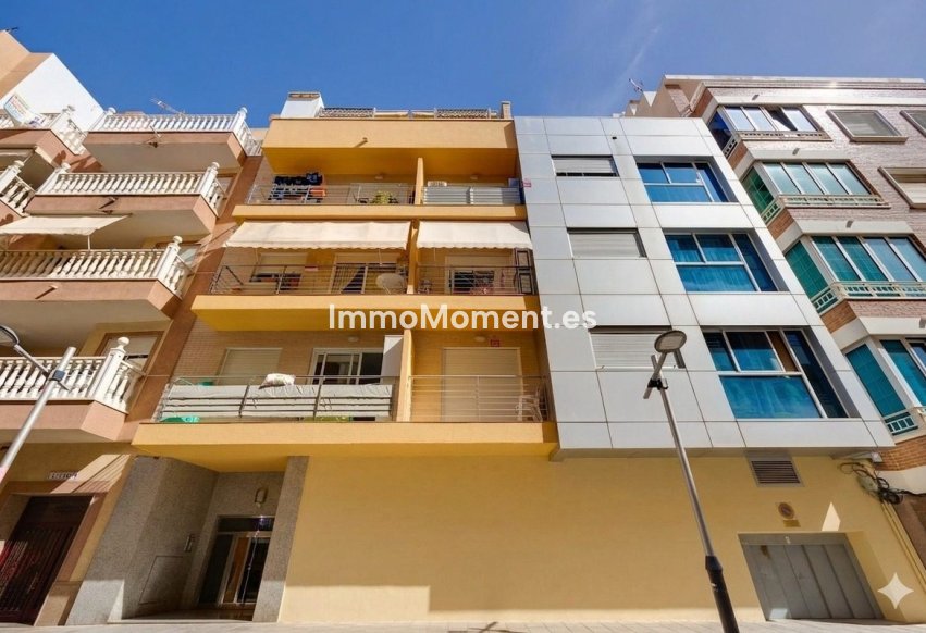 Resale - Apartment - Torrevieja - Torrevieja Centro