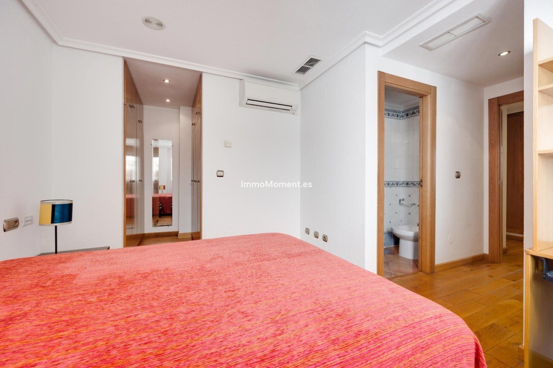 Resale - Apartment - Torrevieja - Torrevieja Centro
