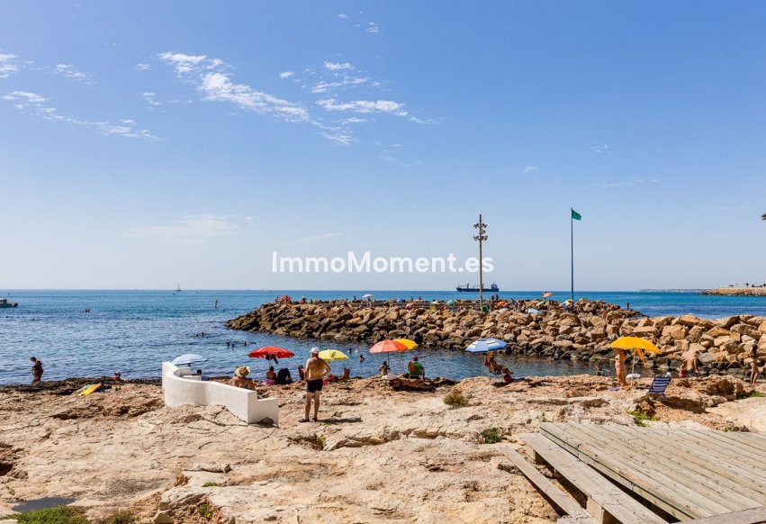 Resale - Apartment - Torrevieja - Torrevieja Centro
