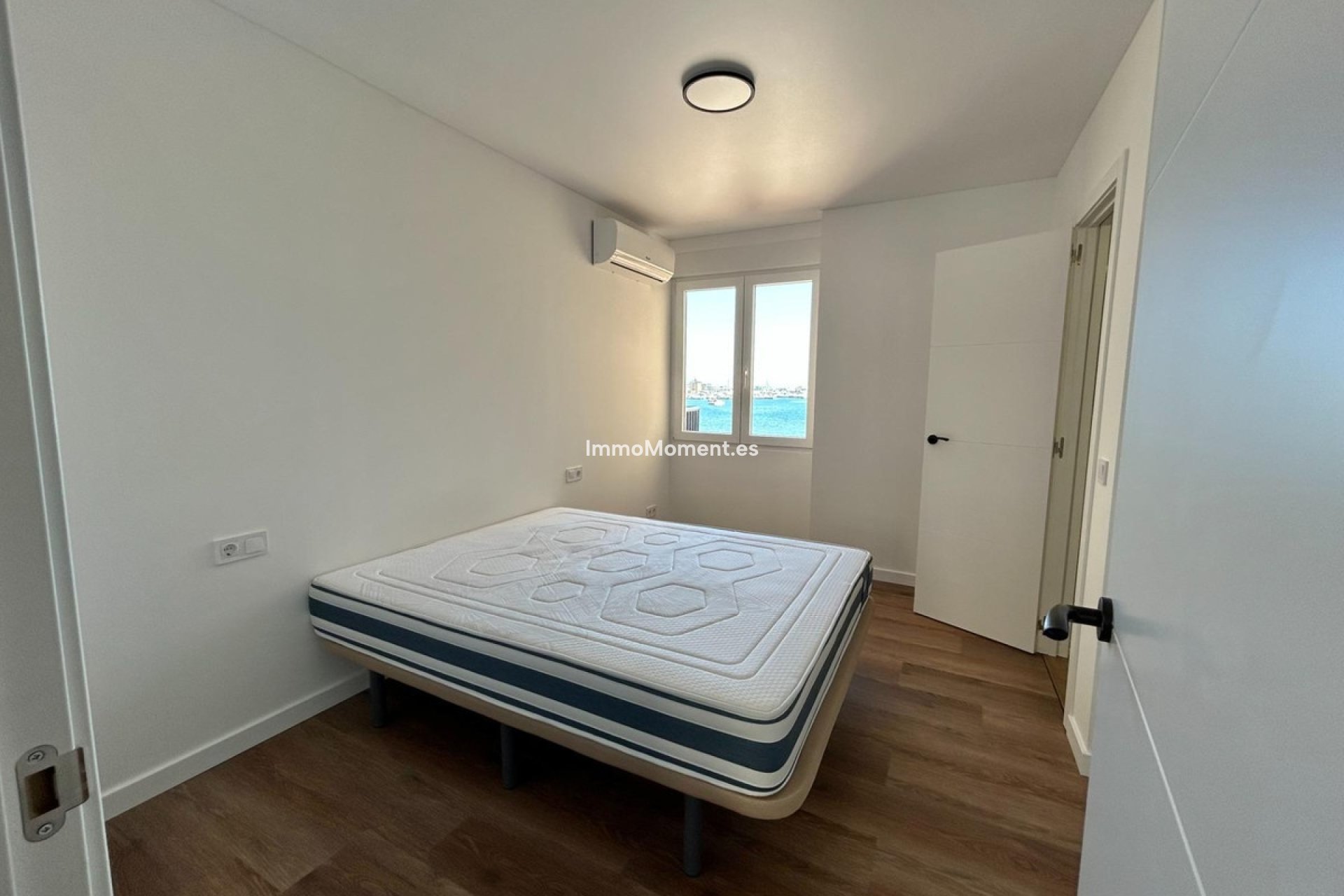 Resale - Apartment - Torrevieja - Torrevieja Centro