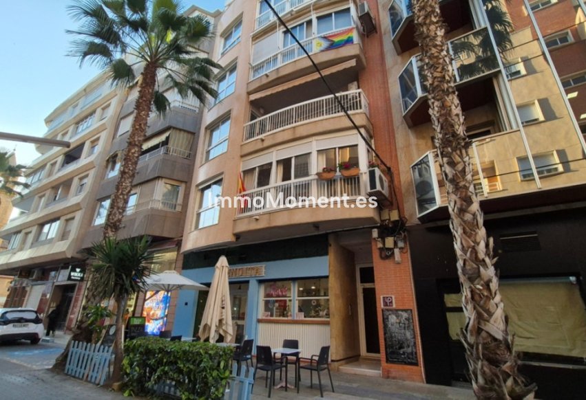 Resale - Apartment - Torrevieja - Torrevieja Centro