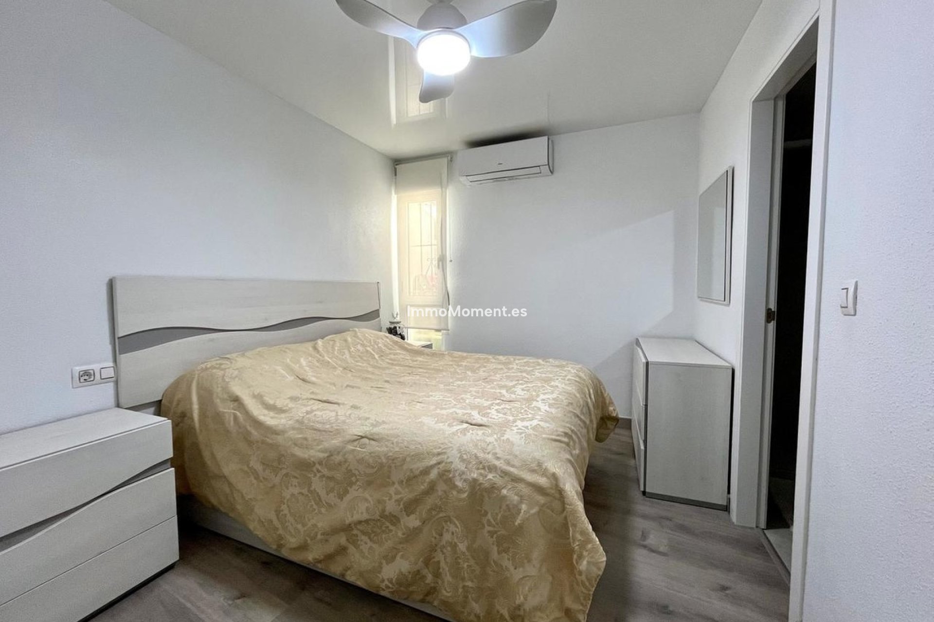 Resale - Apartment - Torrevieja - Torrevieja Centro