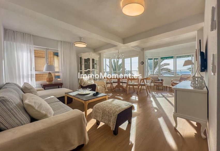 Resale - Apartment - Torrevieja - Torrevieja Centro